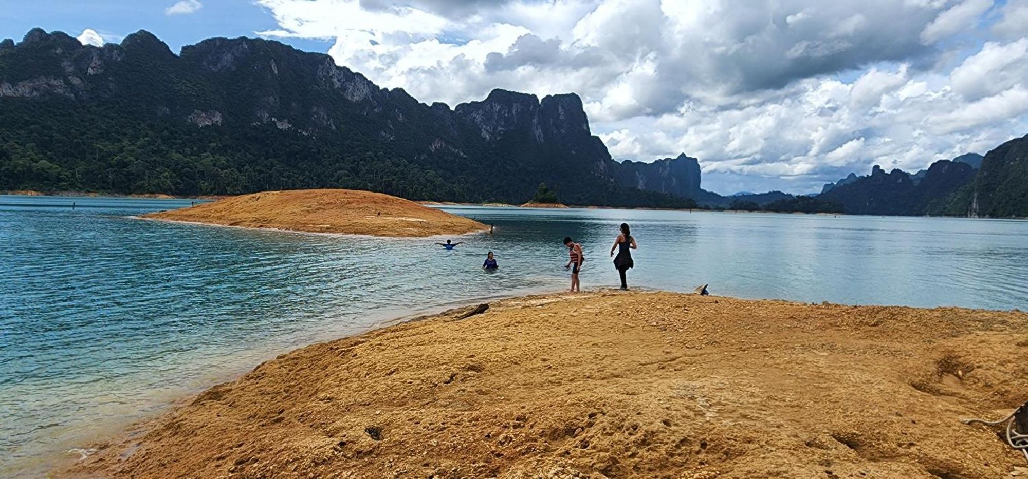 Khaosok Happy House Acomodação com café da manhã Khao Sok National Park Exterior foto